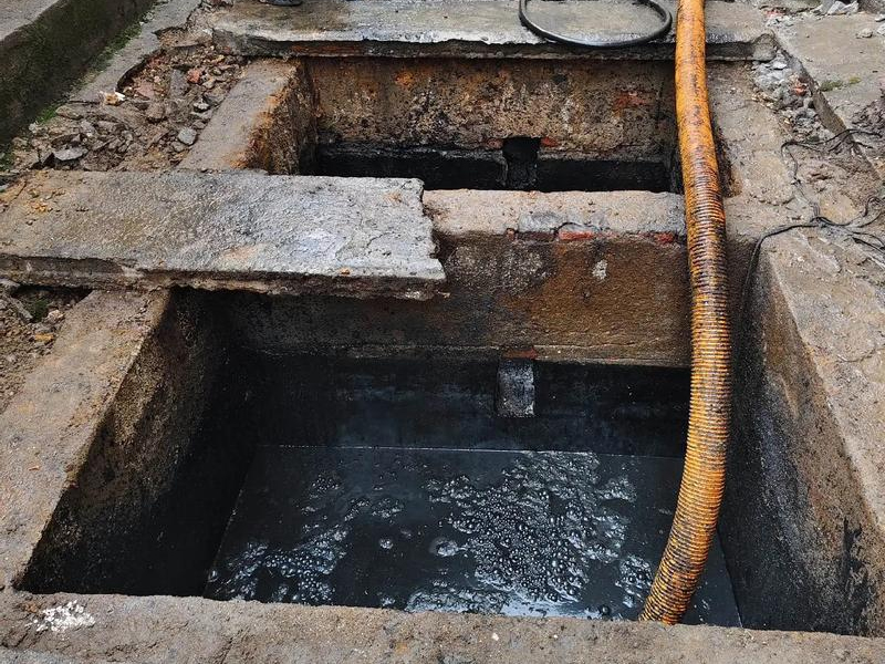 石湫清理化粪池